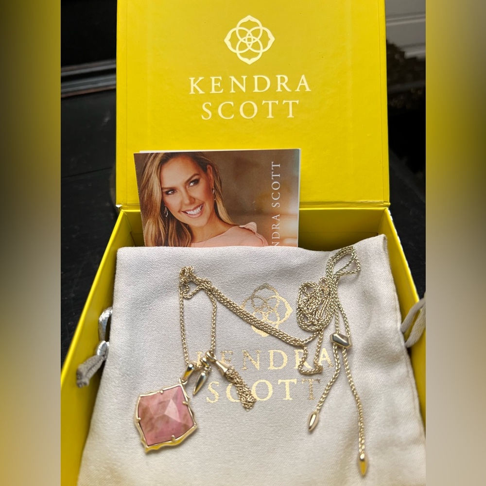 Kendra Scott necklace